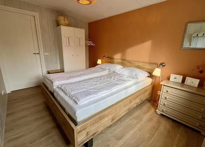 Spacious Surrounded Large Garden *