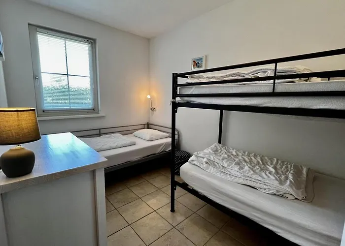 Spacious Surrounded Large Garden *