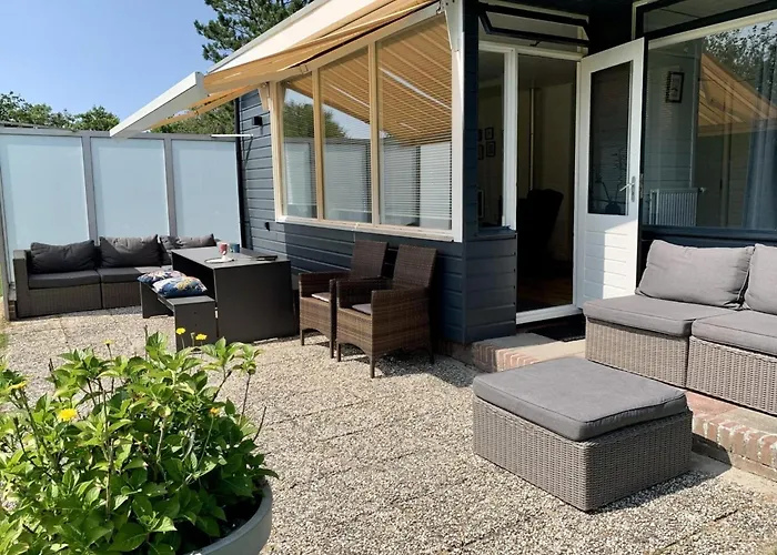 Spacious Surrounded Large Garden * Sint Maartensvlotbrug